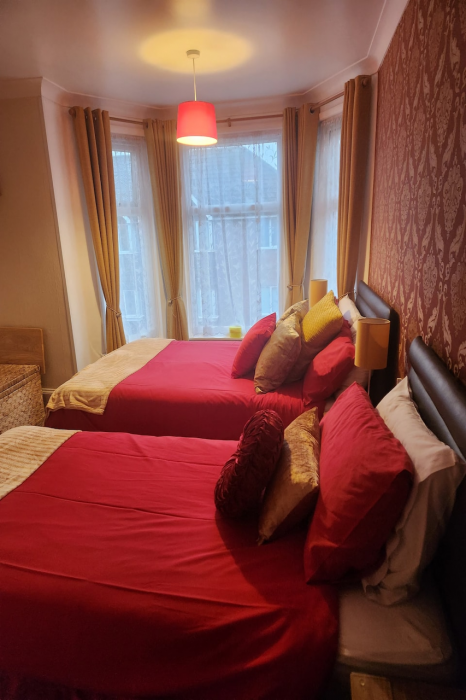 OYO Twins Palms Guest House 8/59