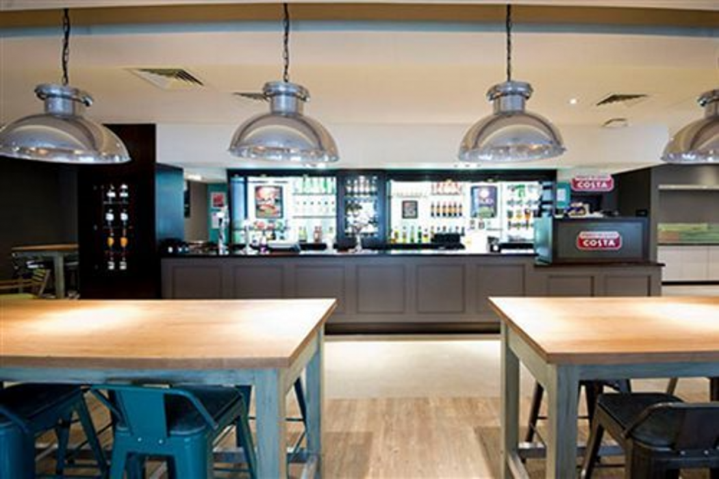 Premier Inn Edinburgh City Centre Royal Mile 16/37