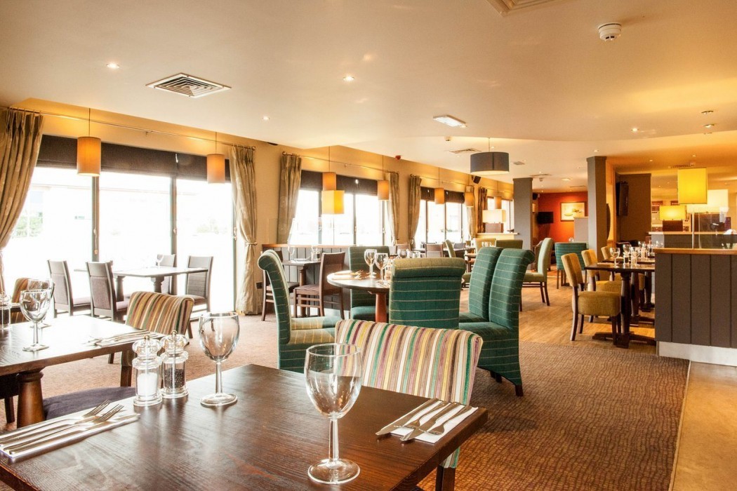 Premier Inn East Midlands Airport 18/42
