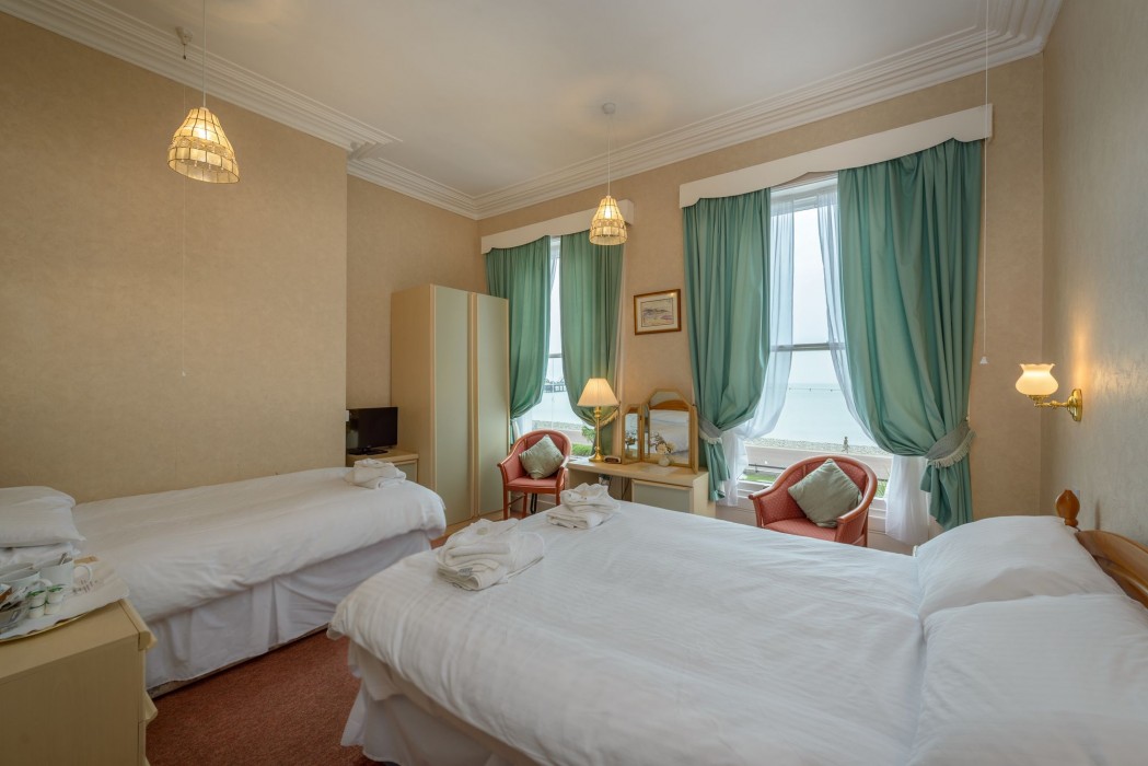Somerset Hotel 28/77