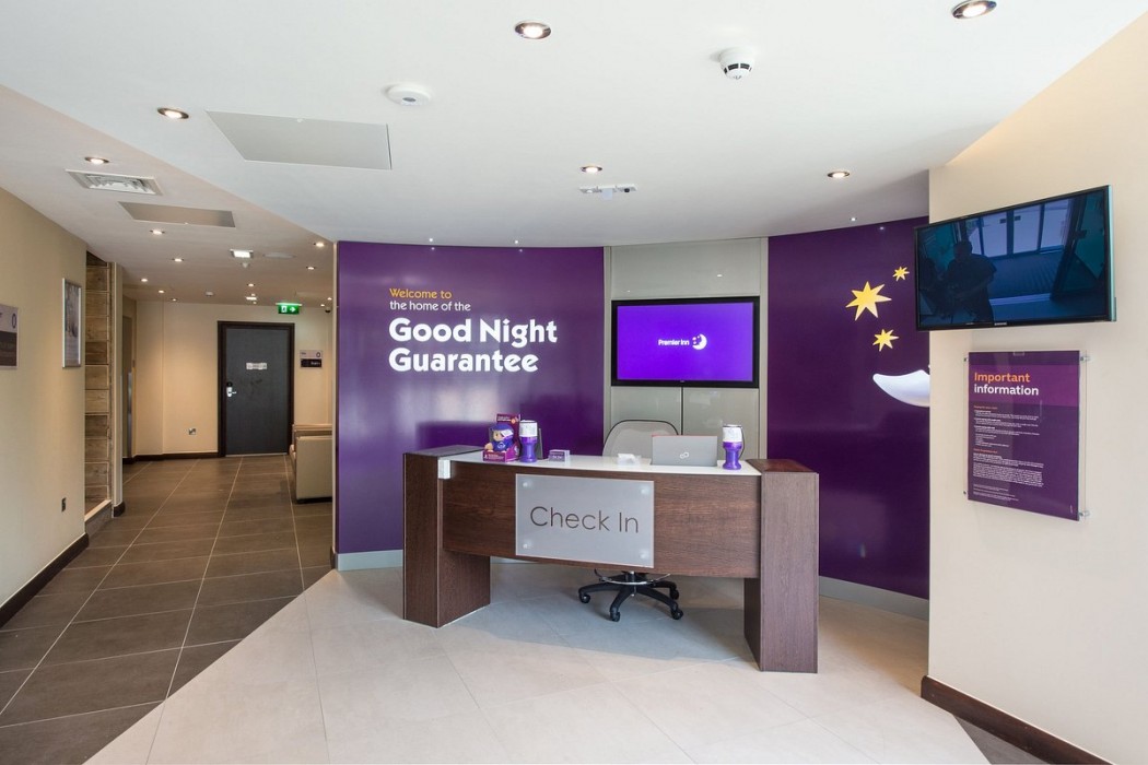 Premier Inn Farnborough Town Centre hotel 6/27