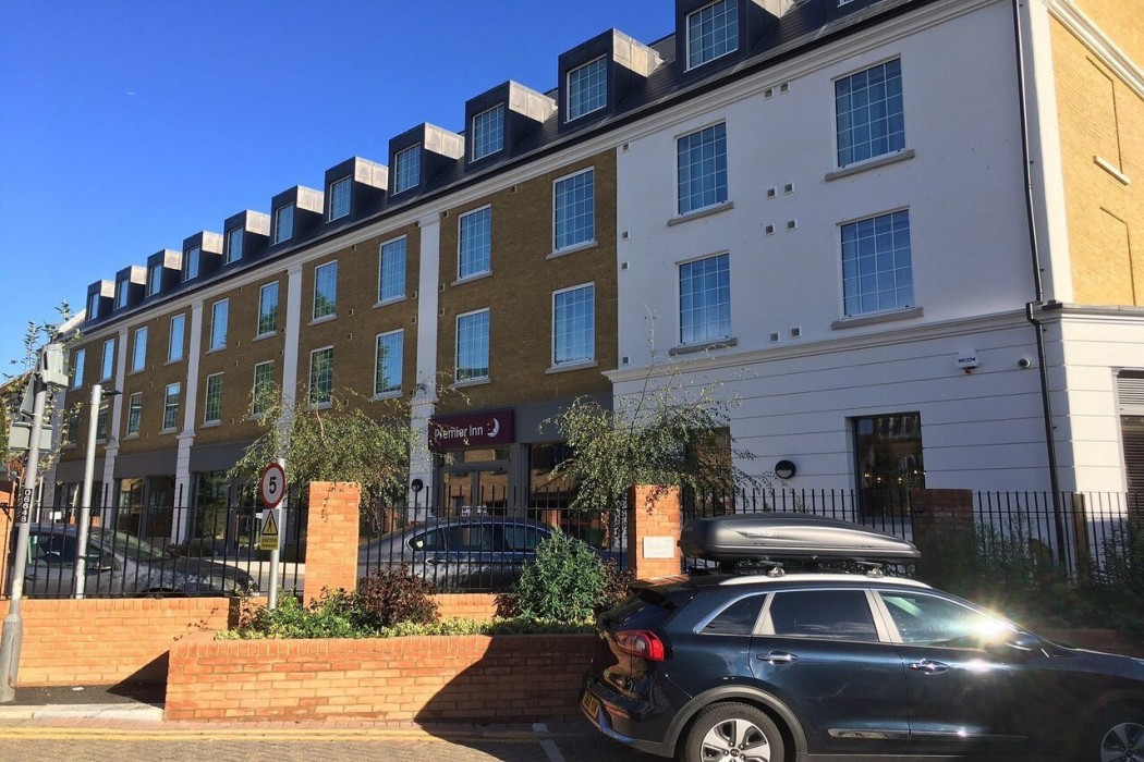 Premier Inn Epsom Town Centre hotel 13/17