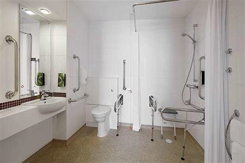 Premier Inn Maidstone Sandling 10/17