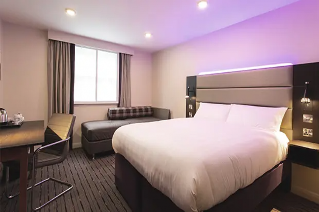 Premier Inn Luton South (M1, J9) 10/28