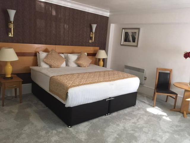 Harefield Manor Hotel 6/22