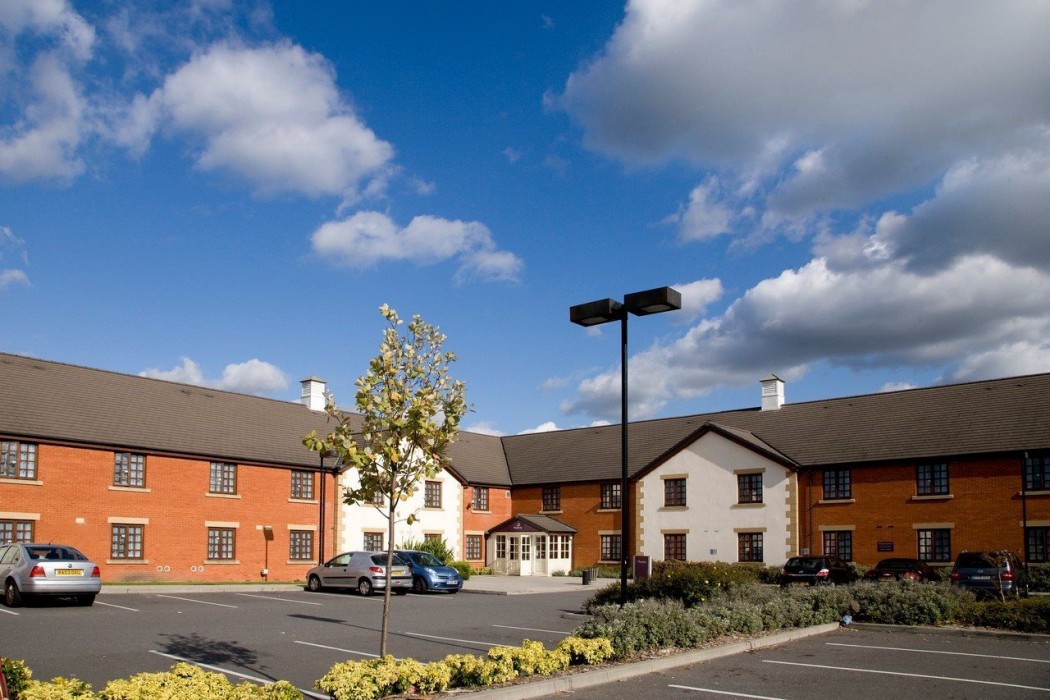 Premier Inn Waltham Abbey 27/54