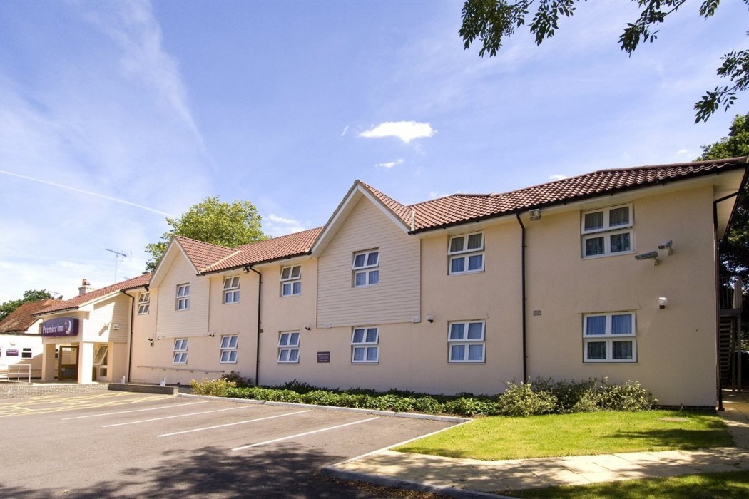 Premier Inn Bracknell Twin Bridges 10/26