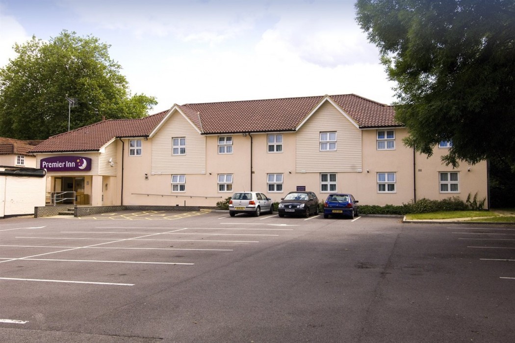 Premier Inn Bracknell Twin Bridges 11/26