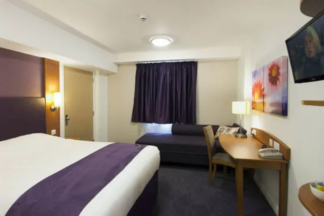 Premier Inn Warrington - A49/M62 J9 10/40