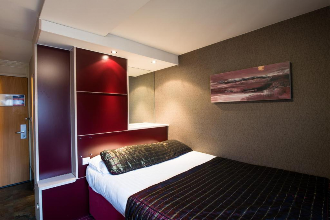 Pendulum Hotel 20/68