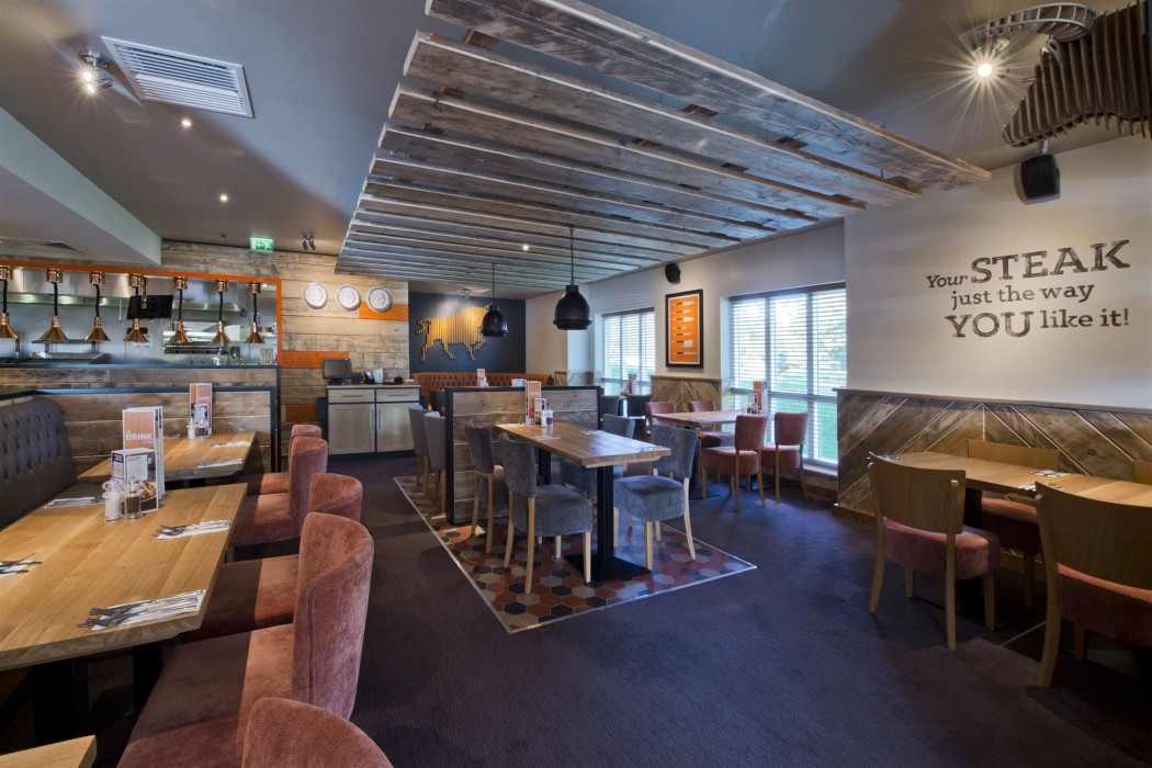 Premier Inn Cirencester Town Centre 22/57