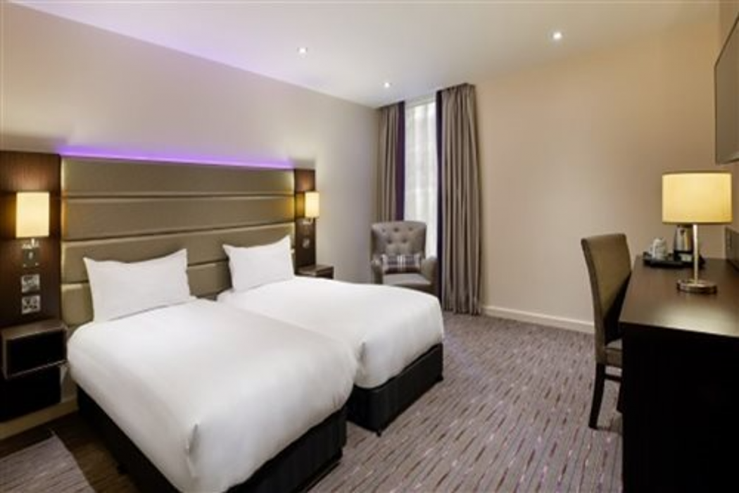 Premier Inn Cheltenham Town Centre 12/44