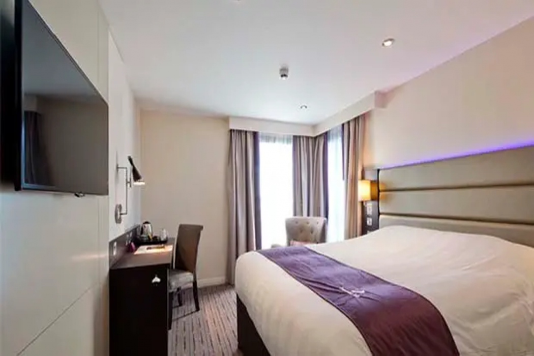 Premier Inn London Tolworth Hotel 9/26