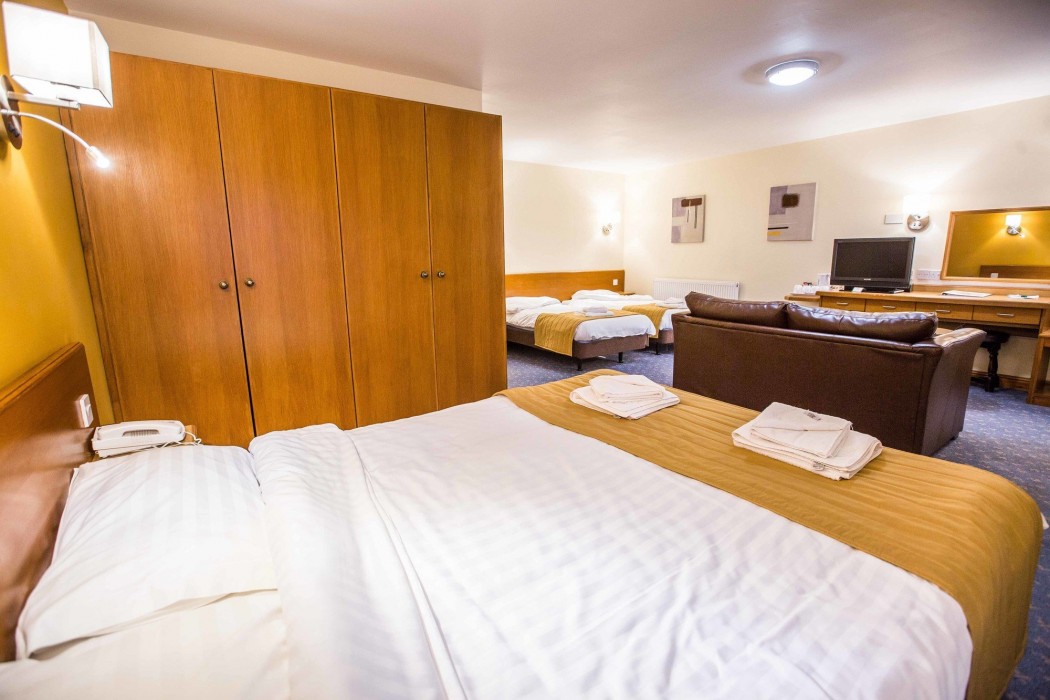 Tollgate Hotel And Leisure 12/20