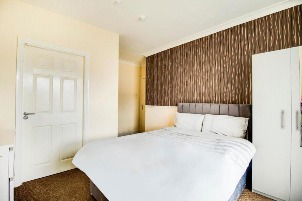 OYO The Longlands Hotel 13/39