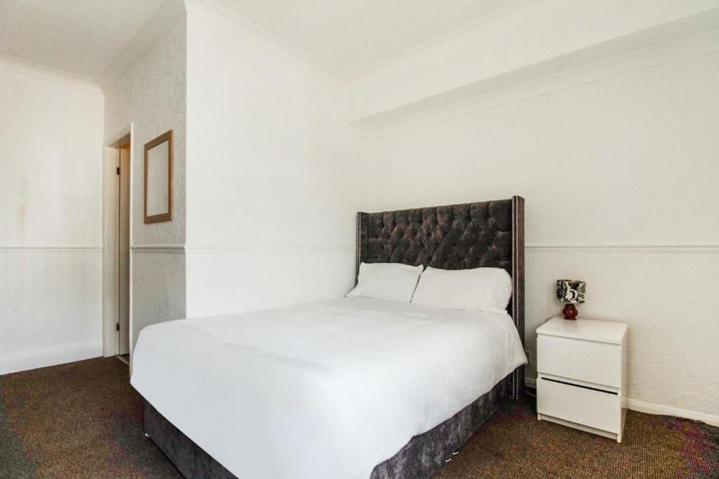 OYO The Longlands Hotel 7/39