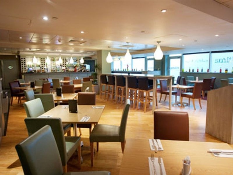 Hyatt Place London Heathrow Airport 24/51