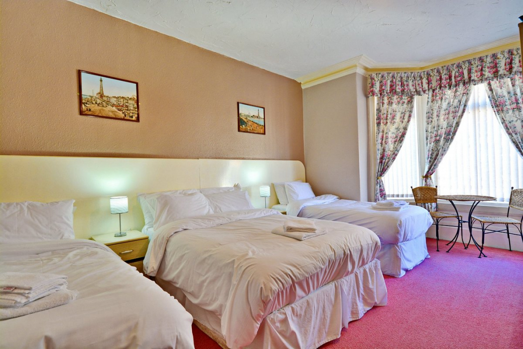 Royal Oakwell Hotel 4/52