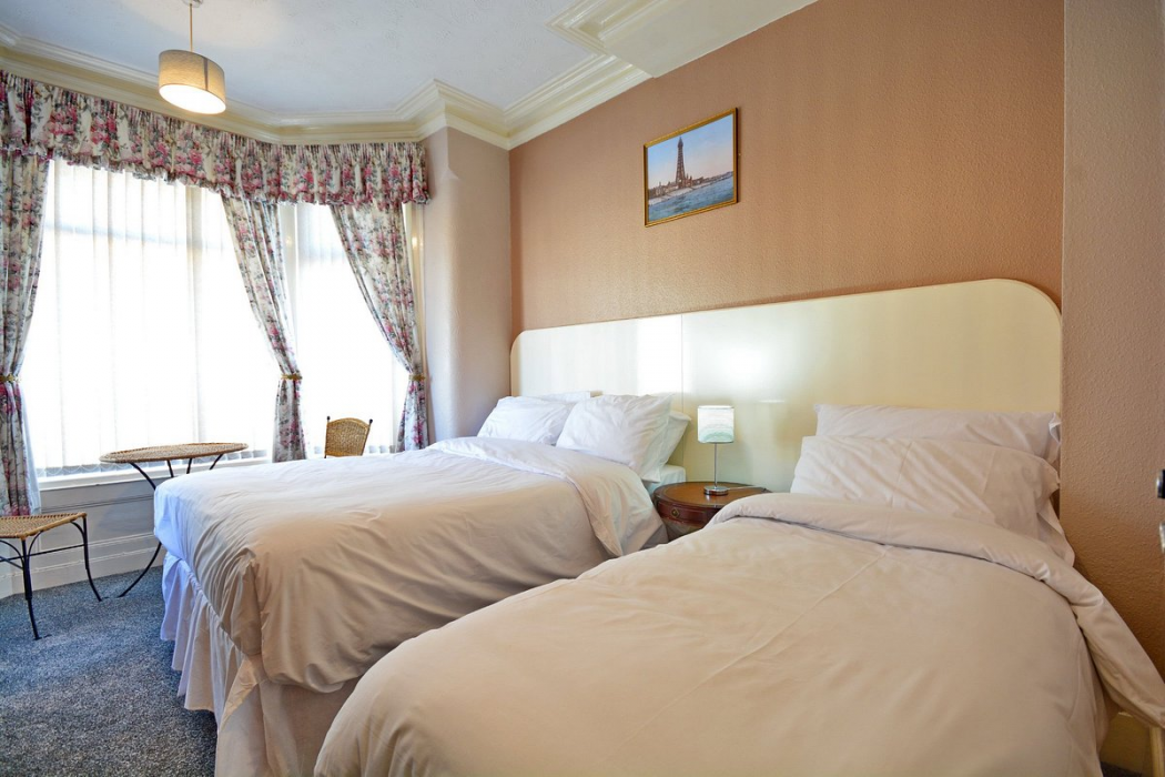 Royal Oakwell Hotel 7/52