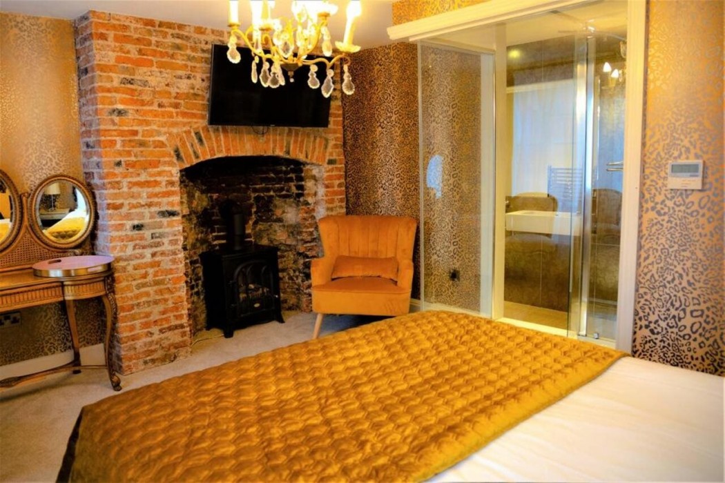 OYO The Townhouse 9/70