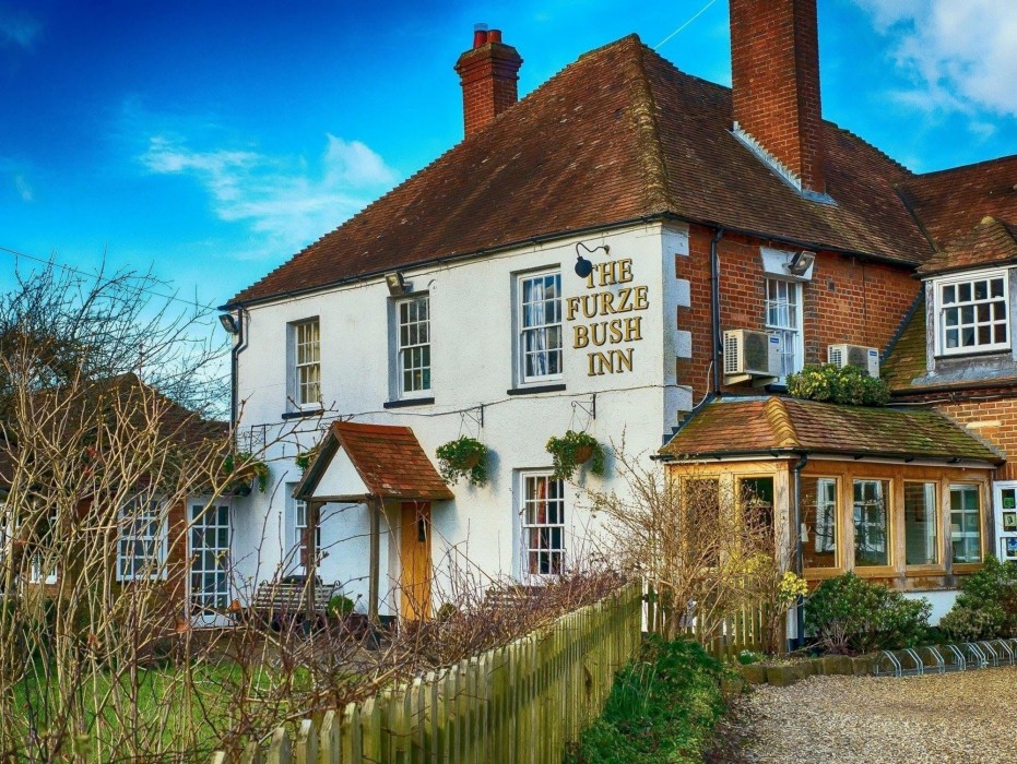 The Furze Bush Inn 8/33