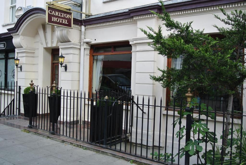 Carlton Hotel 2/53