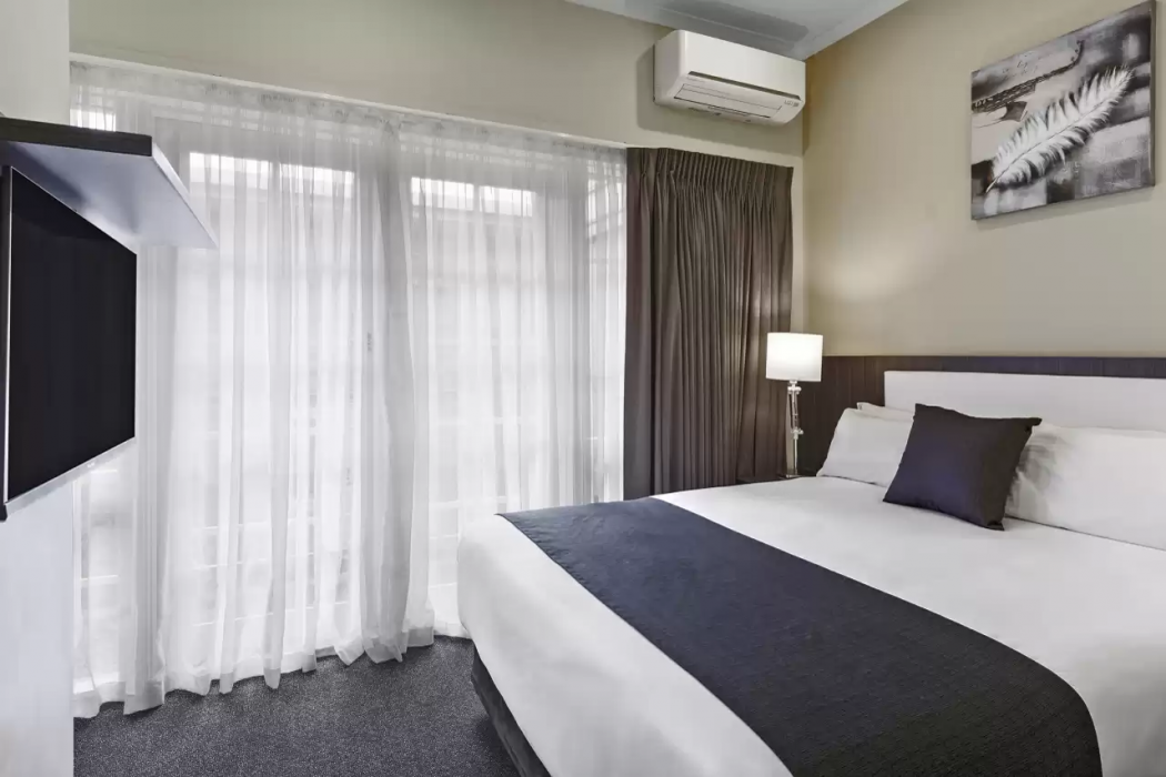 Quality Hotel Melbourne Airport 8/24