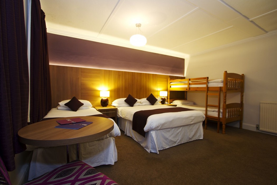 Esplanade Hotel 33/100