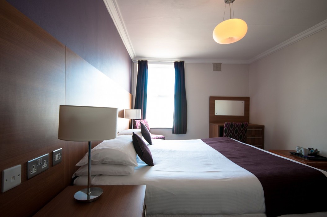 Esplanade Hotel 30/100