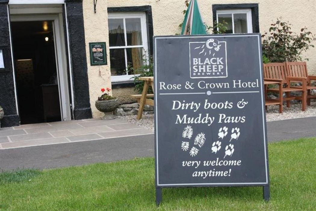OYO Rose & Crown Hotel in Leyburn
