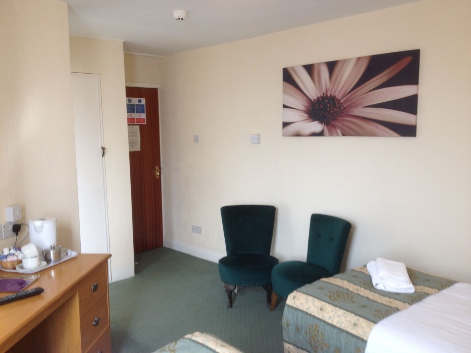 Monarch Hotel 21/27