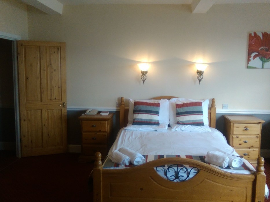 Monarch Hotel 20/27