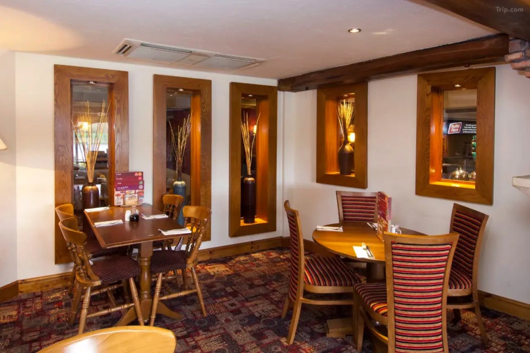 Premier Inn Llanelli Central West 27/62