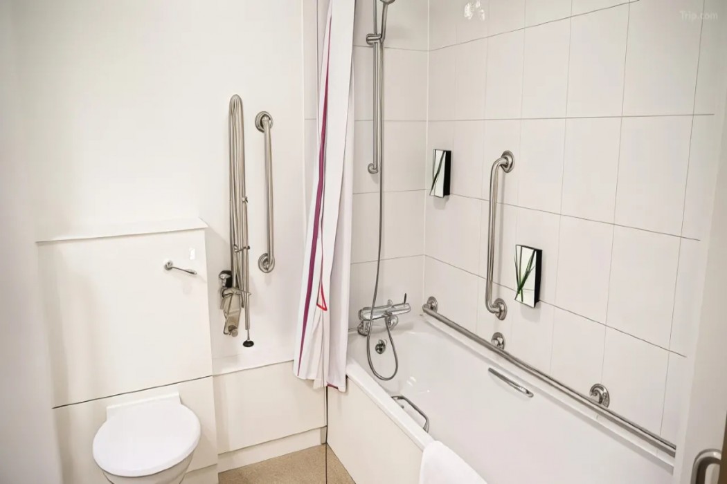 Premier Inn Llanelli Central West 13/62