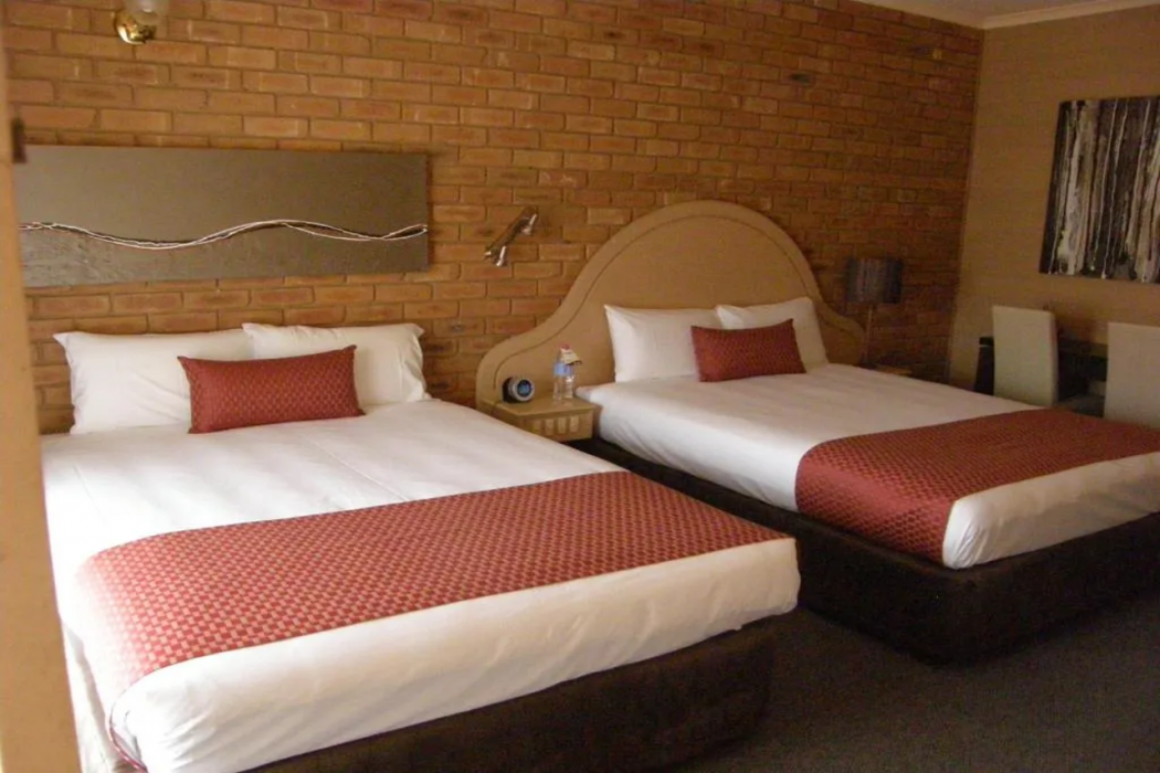 Quality Inn Colonial 10/17