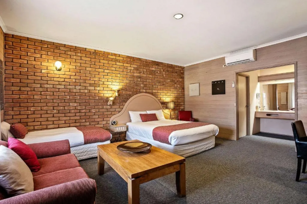 Quality Inn Colonial 11/17
