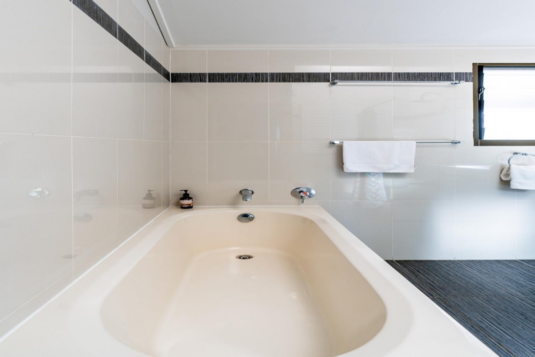 Glen Eden Beach Resort 23/33