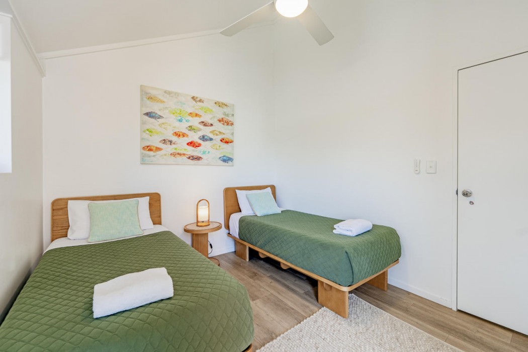 Glen Eden Beach Resort 18/33