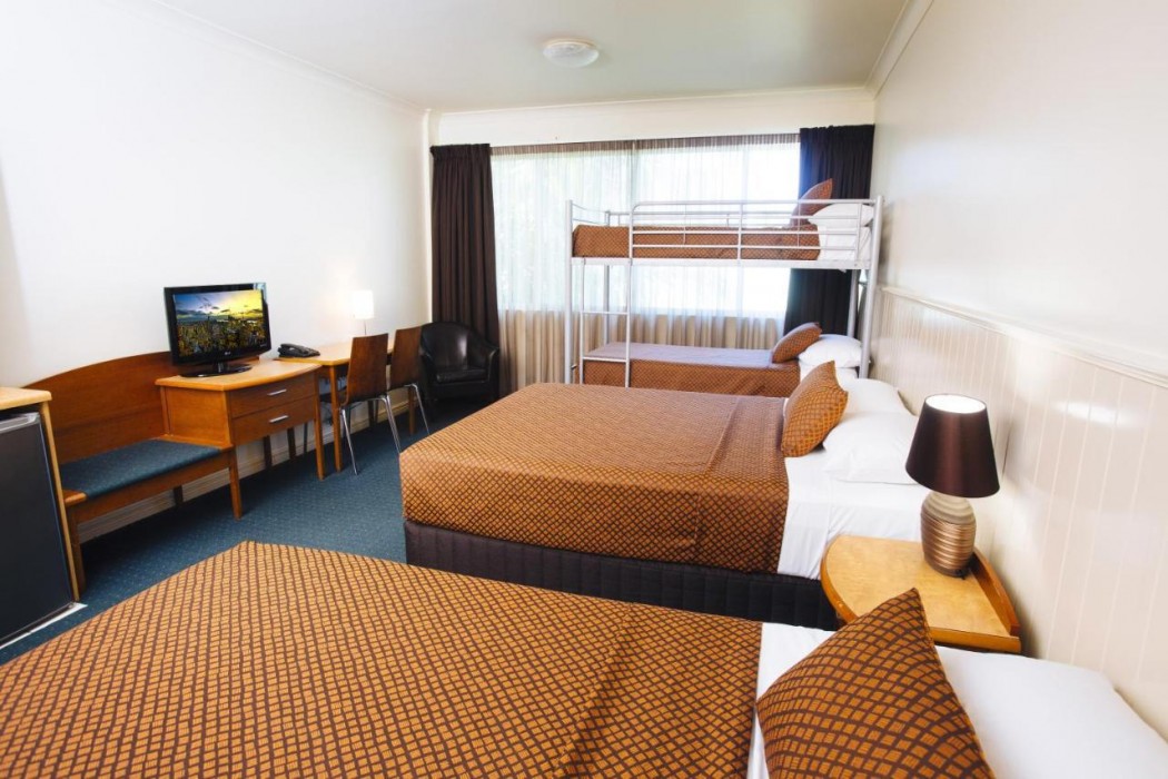 City Oasis Inn Townsville SureStay Collection by BW 12/39