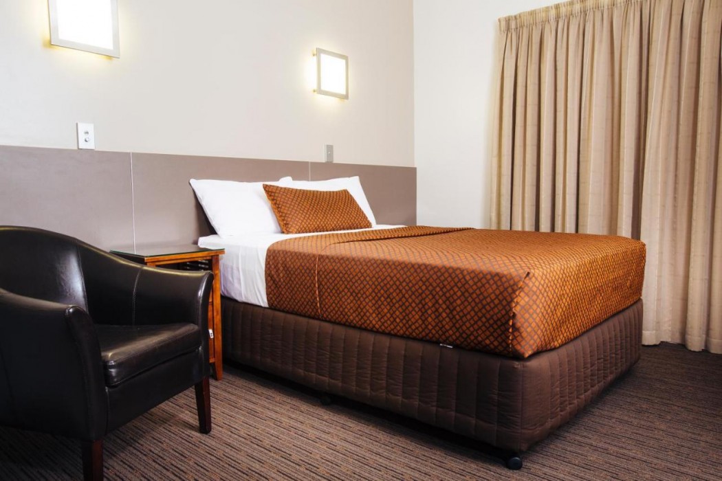City Oasis Inn Townsville SureStay Collection by BW 8/39