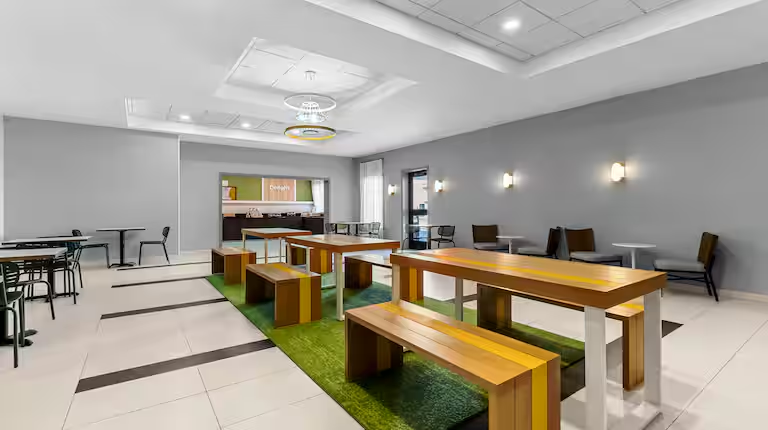 Spark by Hilton Bensalem Philadelphia 17/25