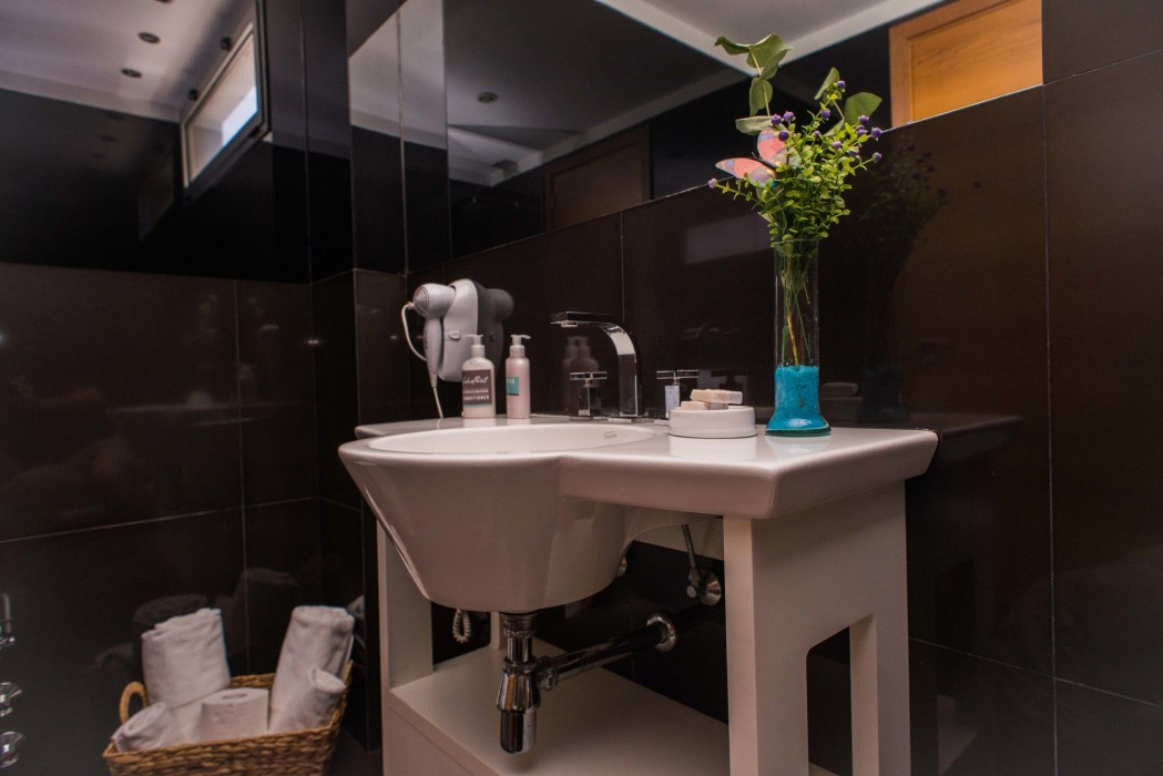 Soho Luxury Suites 67/99