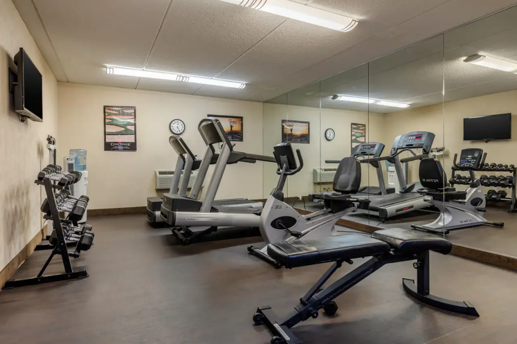 Suburban Studios Arlington Heights - Elk Grove 11/17