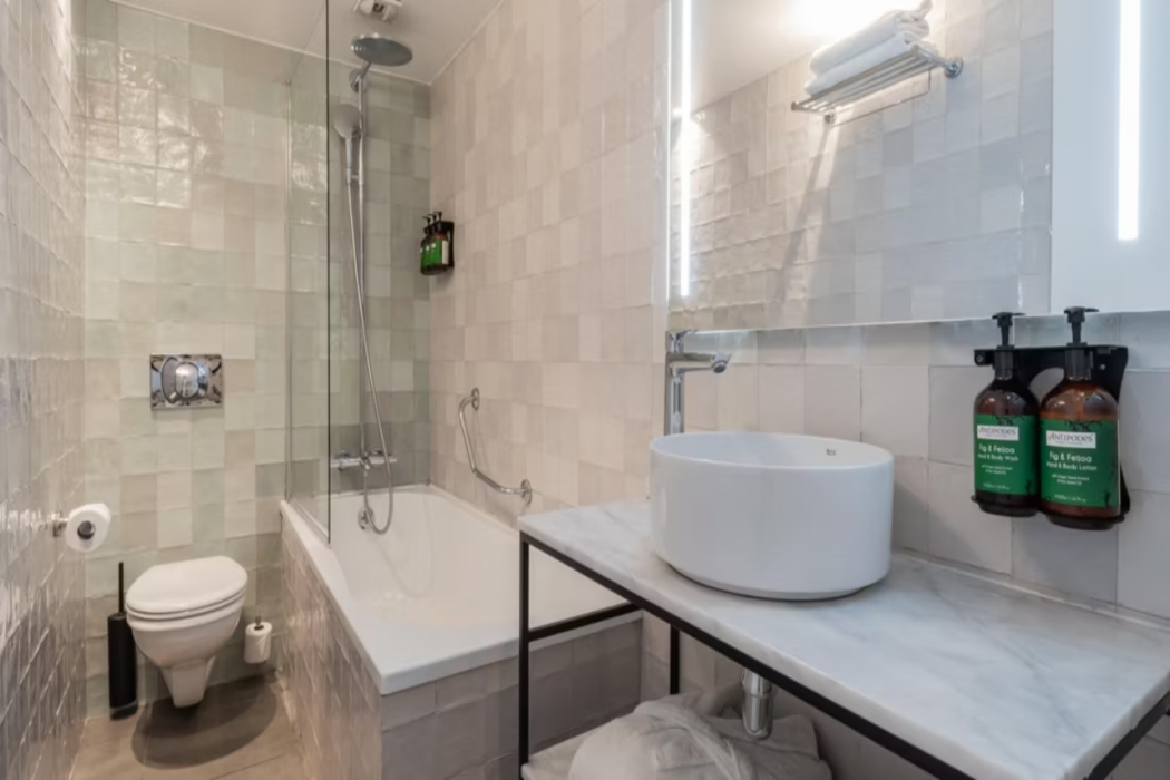 Voco Paris Montparnasse Ex Holiday Inn Paris Gare Montparnasse 18/64