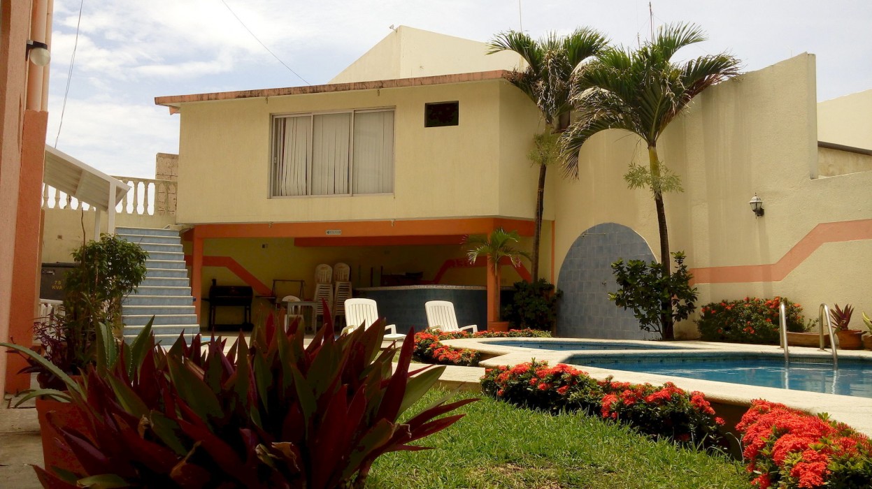 Hotel Plaza Jardin 33/70