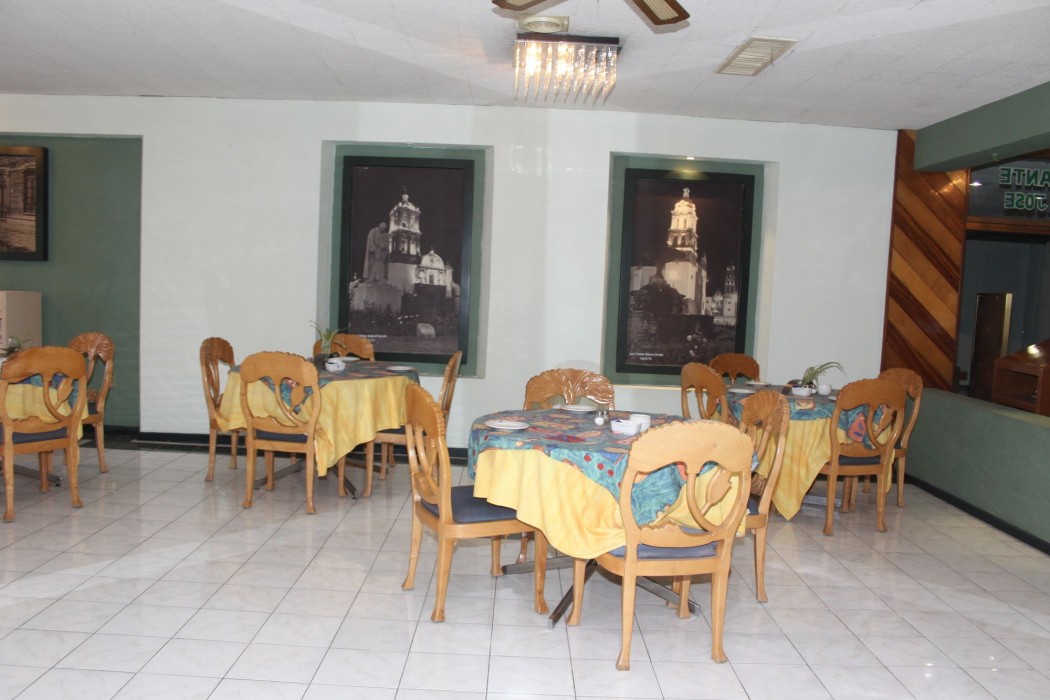 Hotel Parador Del Rio 72/95
