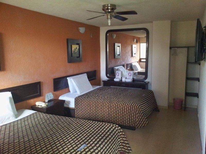 Hotel Emperador 30/55