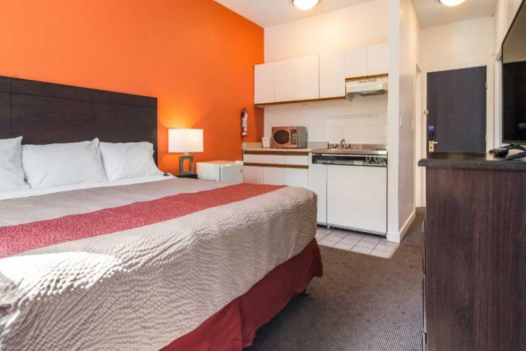 Motel6 Surrey BC 13/37