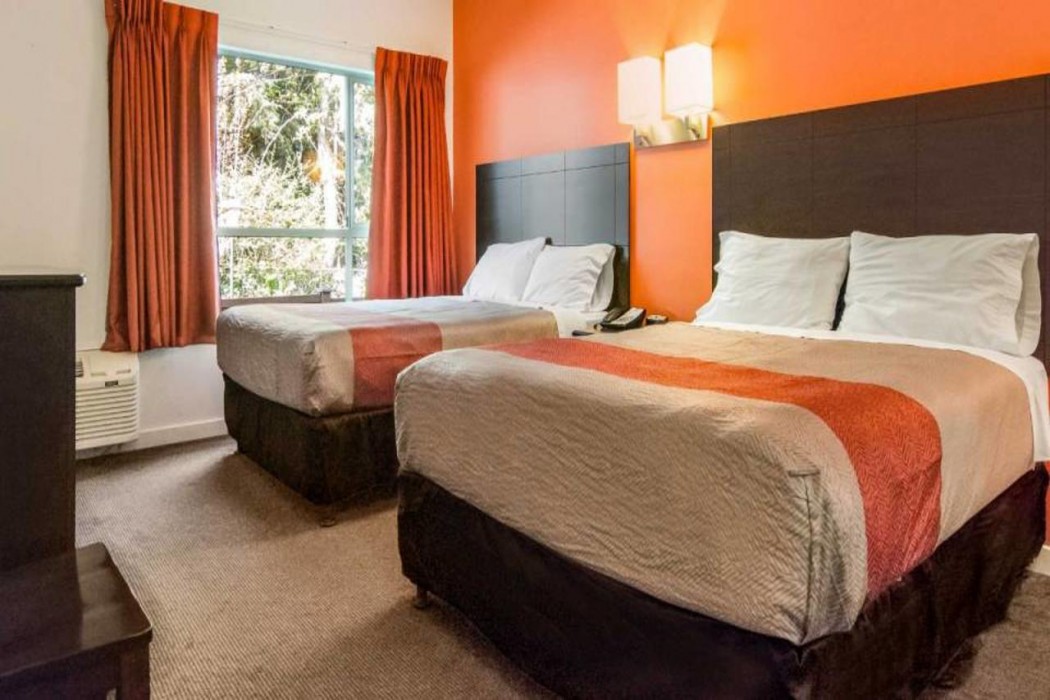 Motel6 Surrey BC 10/37