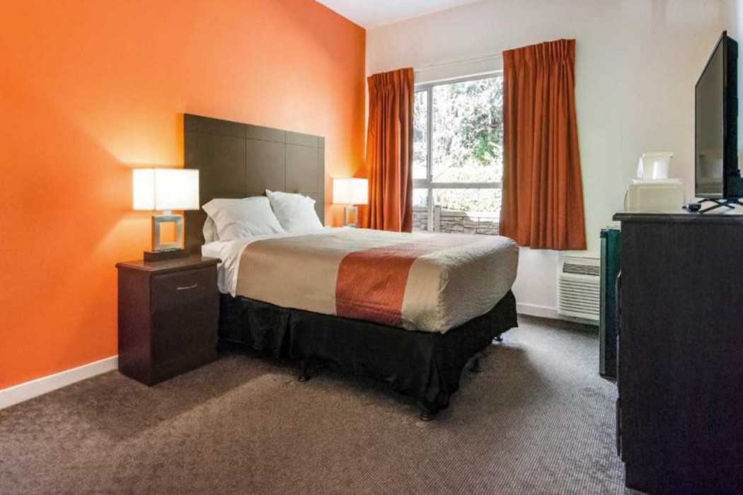 Motel6 Surrey BC 9/37